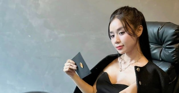 Nam ca sĩ nổi tiếng hé lộ thiệp cưới với Cindy Lư sau 5 năm gắn bó