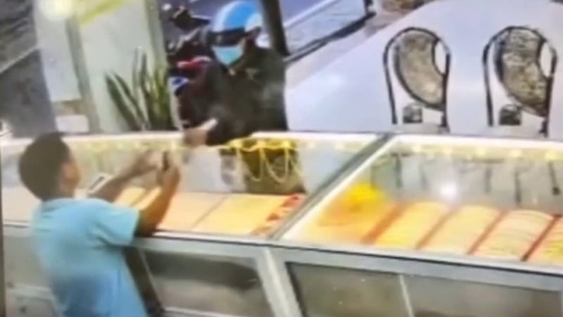 TIN NÓNG 24 GIỜ QUA: Bắt kẻ cướp tại tiệm vàng; phúc thẩm vụ án 'chuyến bay giải cứu' giai đoạn 2