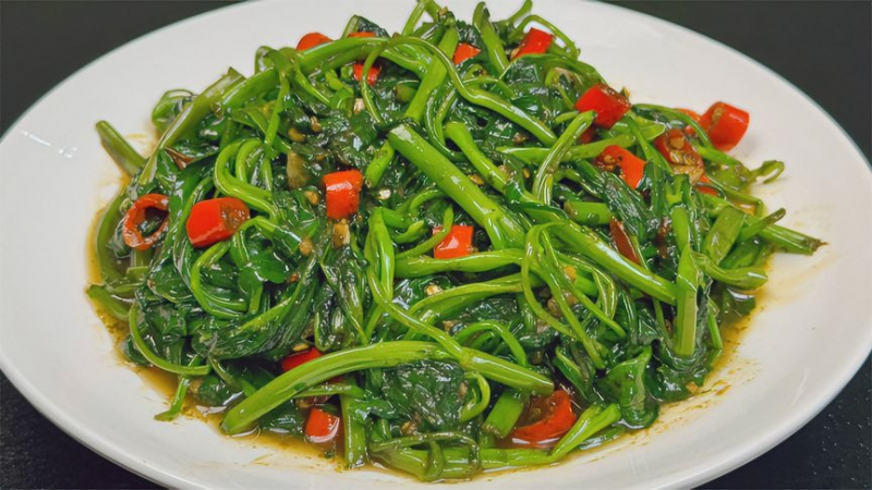 Loại rau báu vật của mùa hè, chế biến cách này thành món xào ngon nhất thế giới, xanh non, giòn ngọt