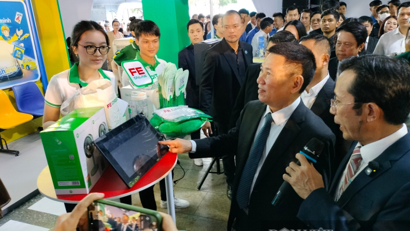 Phó Thủ tướng Hồ Đức Phớc khai mạc Lễ hội Không tiền mặt 2025 đầy sống động