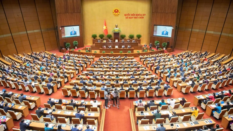 100% Đại biểu Quốc hội có mặt tán thành thông qua Nghị quyết sửa đổi, bổ sung một số điều của Hiến pháp 2013