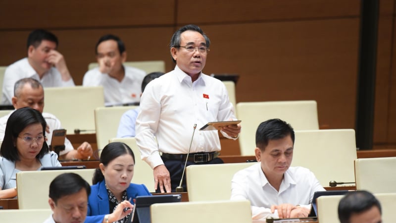 Đủ ban bệ, lực lượng mà sao vẫn có hàng trăm tấn thuốc giả, đồ ăn bẩn được sản xuất, lưu hành?