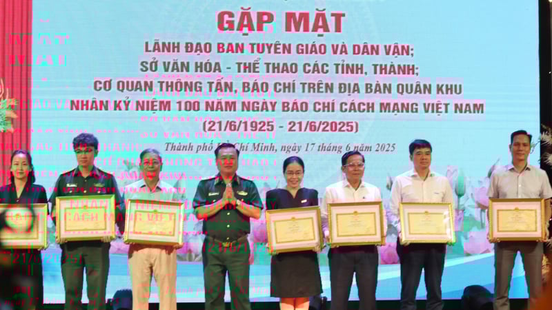  Hình ảnh người lính được lan toả mạnh mẽ nhờ ngòi bút người làm báo