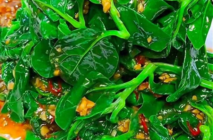 Loại rau 'nhà nghèo' lại là viên canxi tự nhiên, mùa hè tươi non, trộn tỏi ớt ăn cực đã