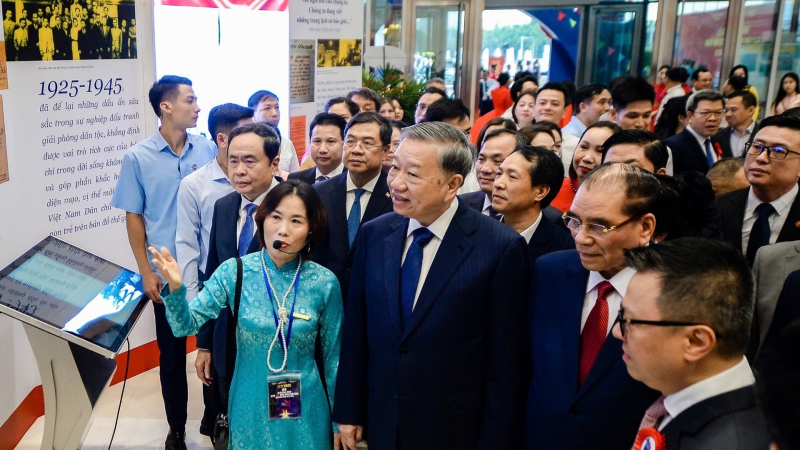 Ba ngày sôi nổi, ý nghĩa của những người làm Báo qua loạt ảnh do PV Dân Việt ghi lại