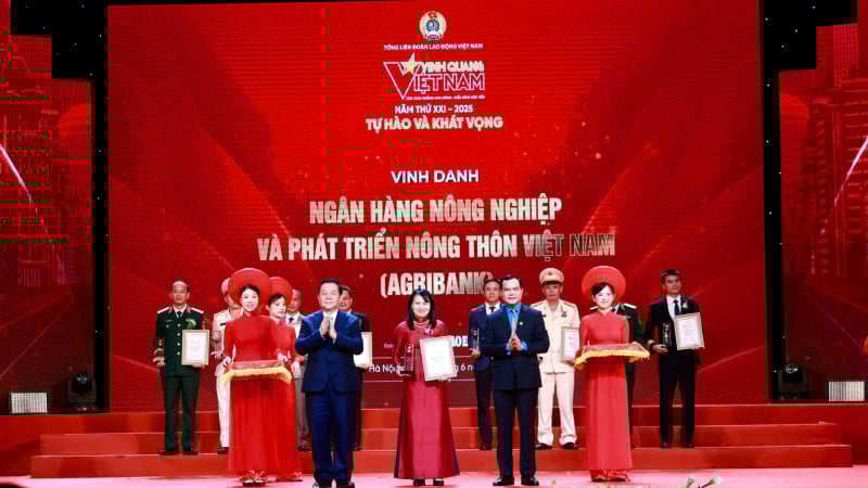 Agribank được vinh danh tại Chương Trình “Vinh Quang Việt Nam” 2025: Khẳng định vị thế trụ cột trong sự nghiệp phát triển “Tam nông”