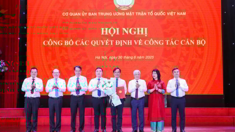 Công bố quyết định về tổ chức bộ máy mới và công tác cán bộ Ủy ban Trung ương MTTQ Việt Nam