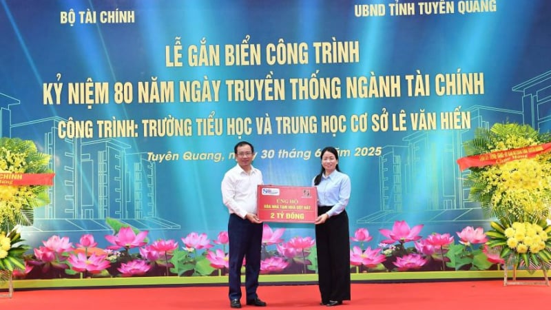 Agribank ủng hộ 2 tỷ đồng xóa nhà tạm, nhà dột nát trên địa bàn tỉnh Tuyên Quang