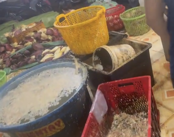 Phát hiện 3 cơ sở ngâm hàng trăm kg bắp chuối với hàn the, chất tẩy trắng rồi bán ra chợ