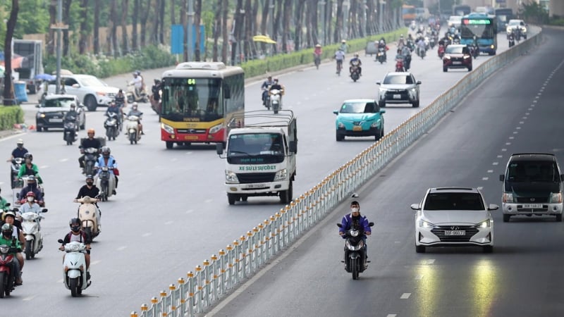 Xe ô tô chở hàng được chở người trong trường hợp nào theo quy định hiện hành?
