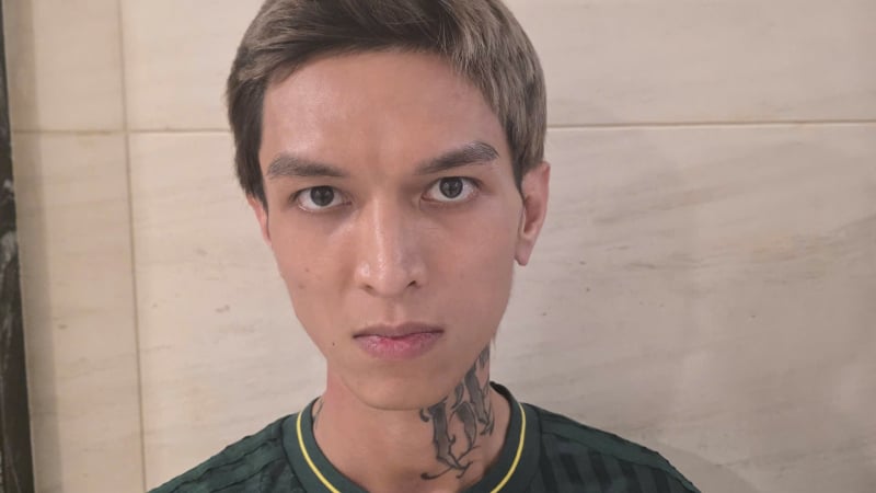 Rapper Bình 'gold' kẹp cổ, cướp ví tiền, điện thoại và xe của tài xế taxi 