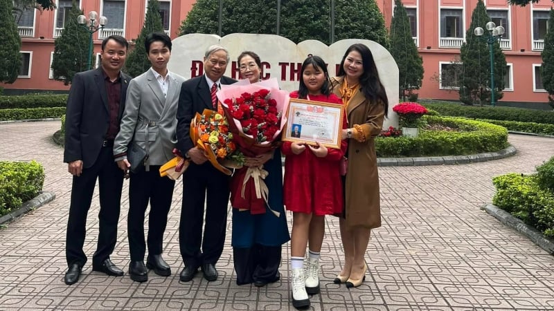 Gia đình có 3 thế hệ học cùng trường đại học lớn ở Hà Nội: Ông ngoại là giáo sư, hiệu trưởng quyết đoán