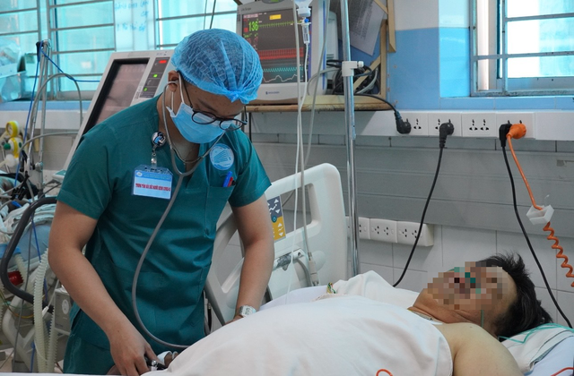Sốt xuất huyết diễn biến phức tạp ở TP.HCM: Ngành y tế đẩy mạnh kiểm soát dịch