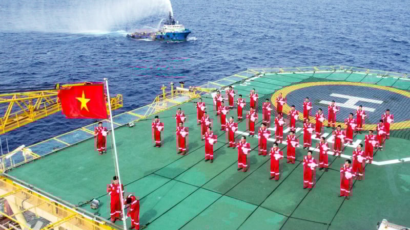 Chào mừng Đại hội đại biểu Đảng bộ Petrovietnam lần thứ IV, nhiệm kỳ 2025-2030: Khát vọng vươn mình trong nhiệm kỳ mới