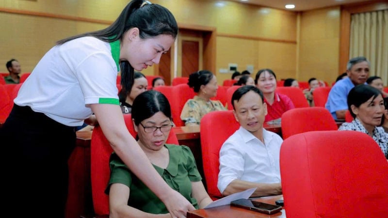 Quảng Ninh: Hội Nông dân phường Đông Triều tuyên truyền chính sách BHYT, BHXH tự nguyện