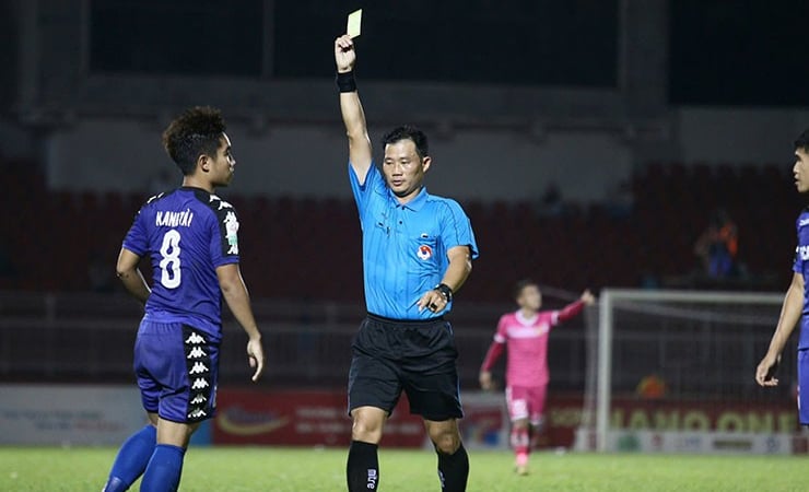 Trọng tài V.League nguy kịch sau bài kiểm tra thể lực ngày 3/8