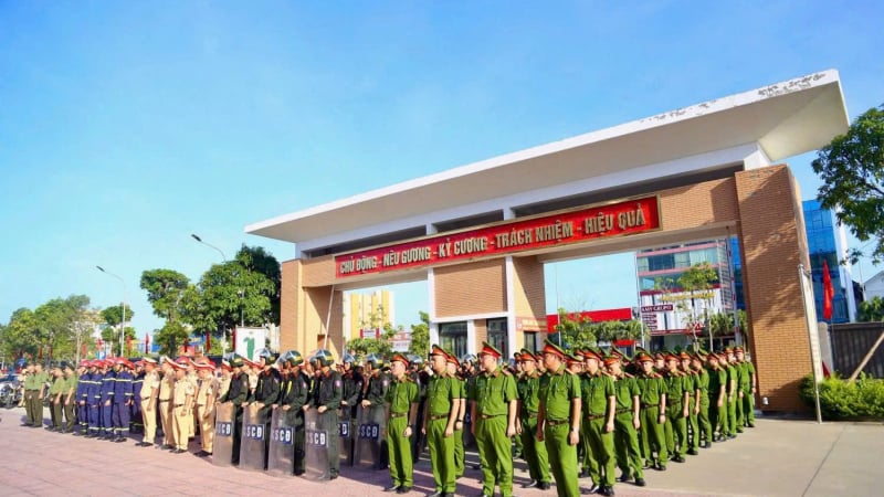 Công an Quảng Ninh ra quân bảo vệ Đại hội Đảng và các sự kiện chính trị