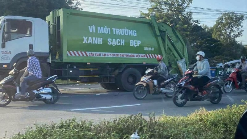 Xe ô tô tông vào xe chở rác ở Vĩnh Long, 2 người tử vong tại chỗ, 1 người bị thương nặng 