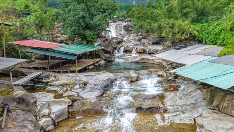 Nhiều điểm du lịch suối, thác hút khách ở Huế phải tạm dừng hoạt động sau vụ du khách gặp nạn 