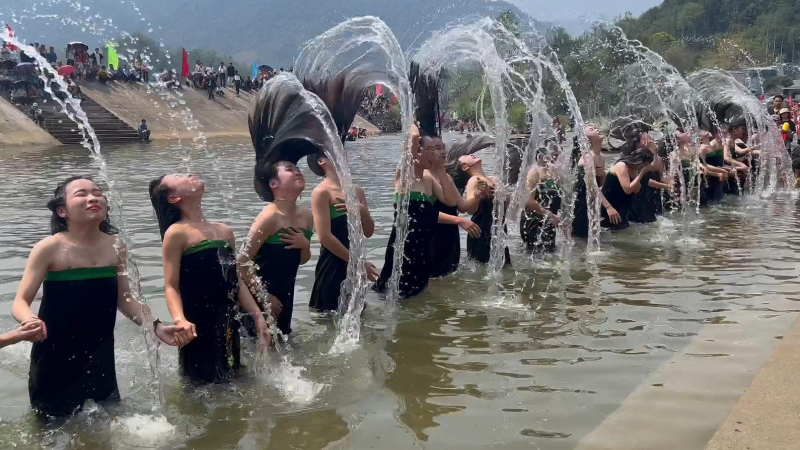 Về Lai Châu khám phá nét văn hóa đặc sắc của dân tộc Thái trong lễ hội Then Kin Pang