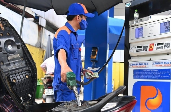 Giá xăng dầu hôm nay 5/5: Giá dầu thô rơi thẳng đứng, xăng dầu trong nước chiều nay giảm mạnh?