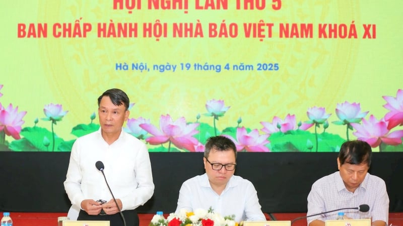 Hội Nhà báo Việt Nam và các cấp ủy T.Ư luôn đồng hành,  tháo gỡ những khó khăn mà giới báo chí đang đối mặt