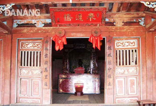 Giải mã đôi mắt bí ẩn trên cửa gỗ ở phố cổ Hội An - Tín vật trấn yểm hay chi tiết trang trí?