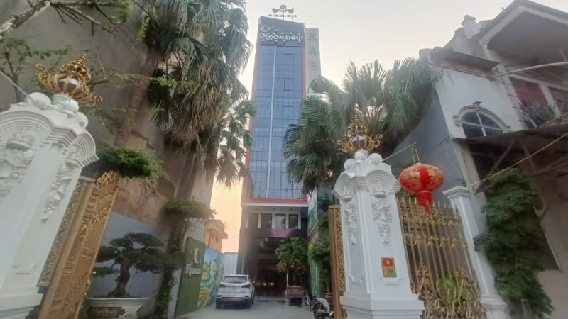 Giải cứu 18 cô gái trẻ bị giam lỏng trong quán karaoke, massage Moonlight ở Bắc Giang 