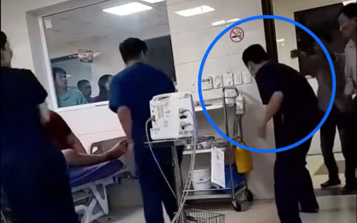 Bộ Y tế: Người nhà đạp thẳng vào bụng bác sĩ khi đang cấp cứu bệnh nhân 12 tuổi bị sốc phản vệ là hành vi 'vô đạo đức'