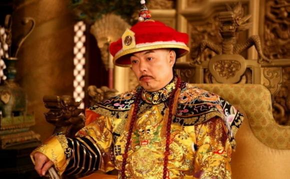 Ung Chính làm ngay điều gì khi bị cung nữ làm mất giấc ngủ?
