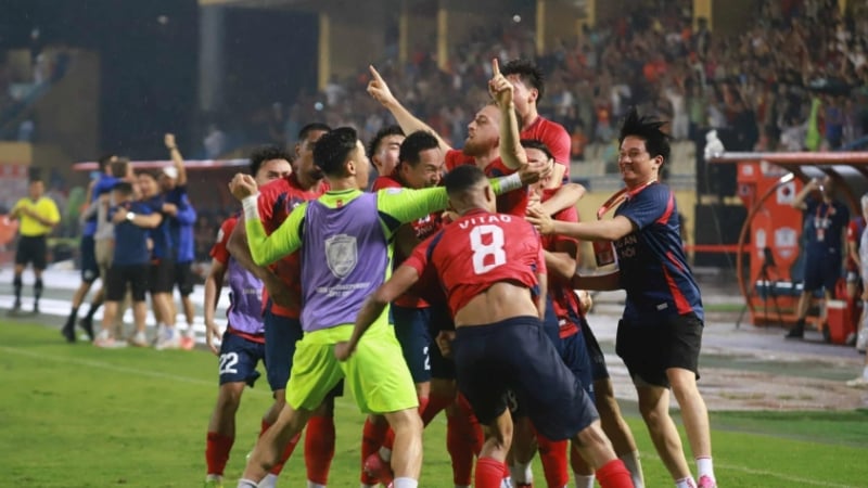 Chùm ảnh: CLB CAHN thắng ngẹt thở PSM Makassar