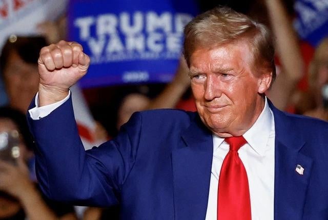 Ukraine tự quăng mình vào nguy hiểm để trao cho ông Trump chiến thắng biểu tượng lớn