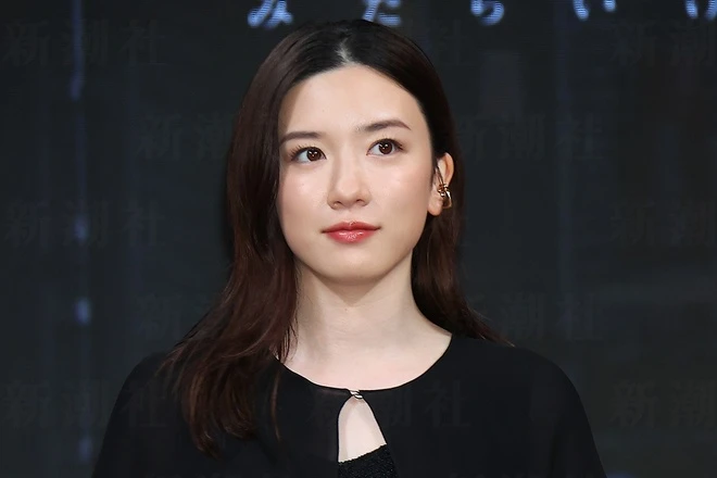 'Mỹ nhân khóc đẹp nhất Nhật Bản' bị tẩy chay vì bê bối ngoại tình, 'bắt cá hai tay'