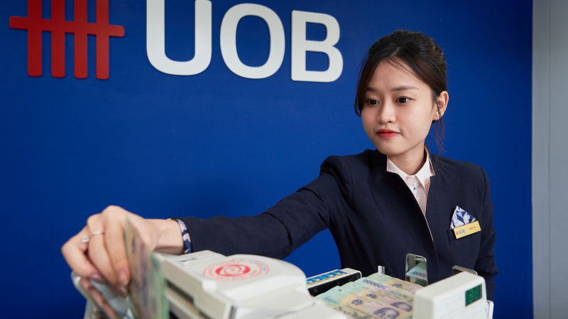 UOB: Dự báo USD sẽ xuống thấp nhất, giá vàng giữ đà tăng mạnh