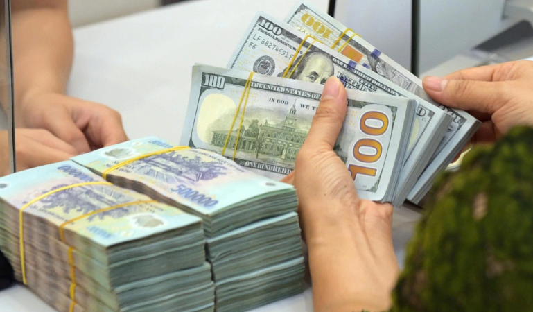 Giá USD hôm nay 18/5: Tiếp đà tăng nhẹ tuần thứ 4 liên tiếp, tỷ giá 'chợ đen' lao dốc