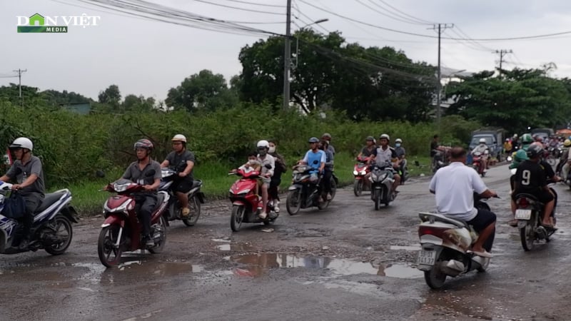 TP Thủ Đức: Con đường đau khổ trời nắng bụi bay mù mịt, trời mưa chi chít ổ gà, ổ voi