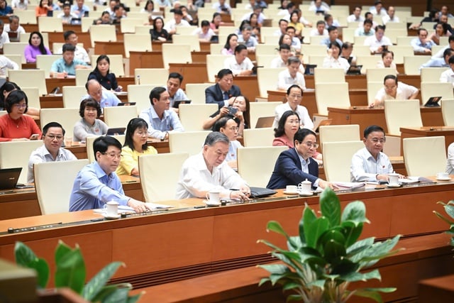 Quốc hội đồng ý không cấm nhà giáo dạy thêm, có chính sách tiền lương vượt trội
