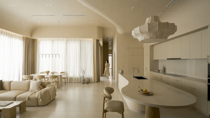 Căn penthouse tại Thủ Thiêm chẳng khác nào khu nghỉ dưỡng khi có cả bể bơi và sân vườn rộng hơn 80 m2