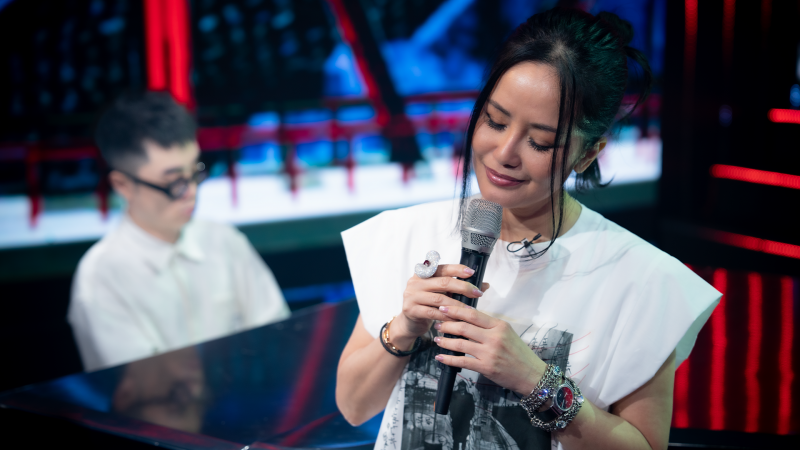 Diva Hồng Nhung kể về phút giây tắt điện thoại, nằm gục ở cuối giường bệnh