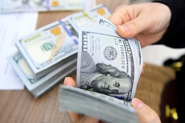 Giá USD hôm nay 26/6: Tỷ giá 'chợ đen' tăng bốc