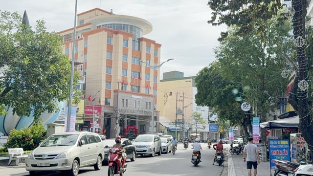 Nhiều chủ khách sạn ở trung tâm tỉnh Quảng Ngãi mới tươi “như hoa” cả tháng qua vì lý do này
