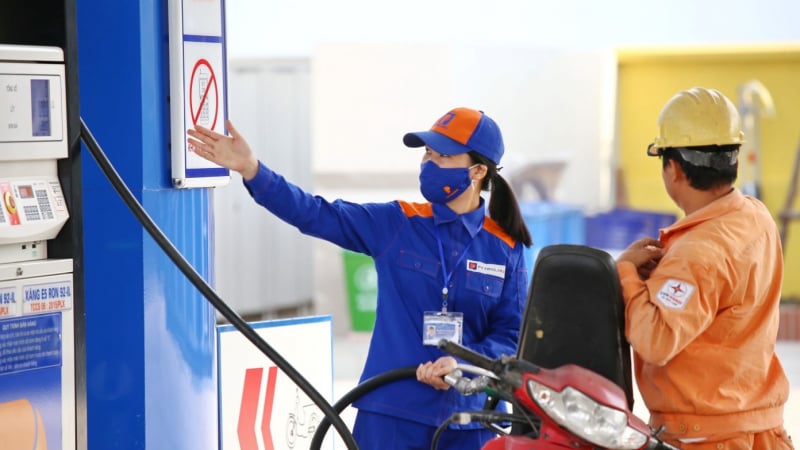 Giá xăng dầu hôm nay 12/7: Bật tăng dữ dội