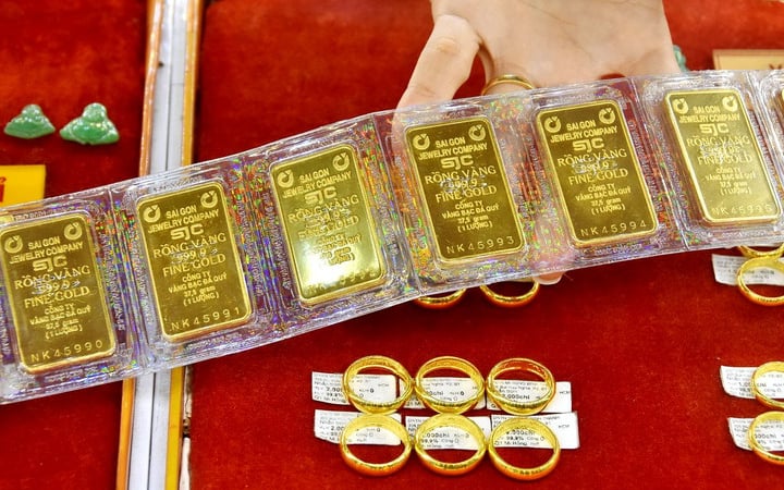 Giá vàng hôm nay 15/7: Thế giới trượt nhẹ, vàng trong nước cao nhất 3 tuần