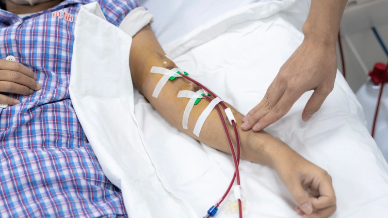 Cô gái 18 tuổi phải chạy thận 3 lần/tuần vì sai lầm khiến cha mẹ day dứt cả cuộc đời