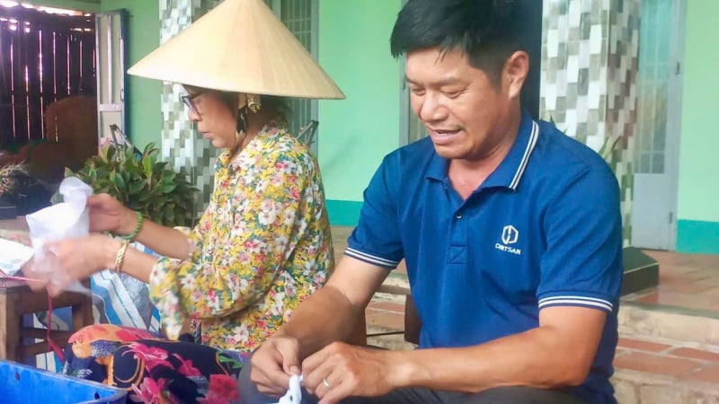 Một nơi ở Tây Ninh, dân nuôi con đặc sản ham lặn ngụp, bắt lên 'bỏ rọ', cứ bán là hết cả đàn