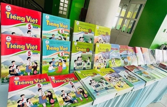 Cử tri đề nghị Bộ GDĐT có một bộ sách giáo khoa chung, Bộ trưởng trả lời thế nào?