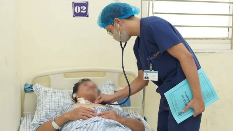 Bị kiến cắn thông thường, người đàn ông bất ngờ bị sốc phản vệ, nguy kịch