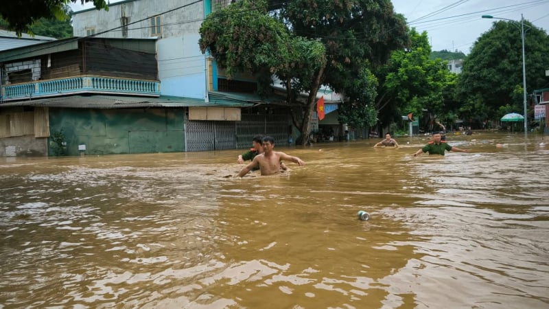Lũ trên sông Mã tiếp tục dâng cao, Sơn La khẩn cấp lập Sở Chỉ huy tiền phương để ứng phó bão lũ, ngập úng
