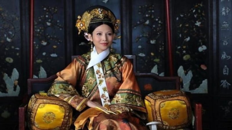 Hoàng hậu đầu tiên của vua Ung Chính là ai mà được chọn bồi táng khi qua đời?
