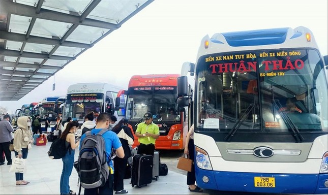 Tàu hỏa, máy bay, đường sắt 'nóng' từng ngày trước cao điểm du lịch 30/4